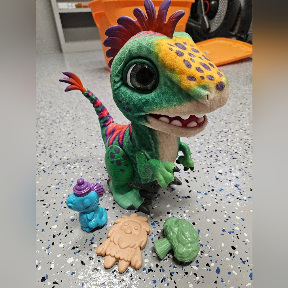 FurReal Munchin Rex